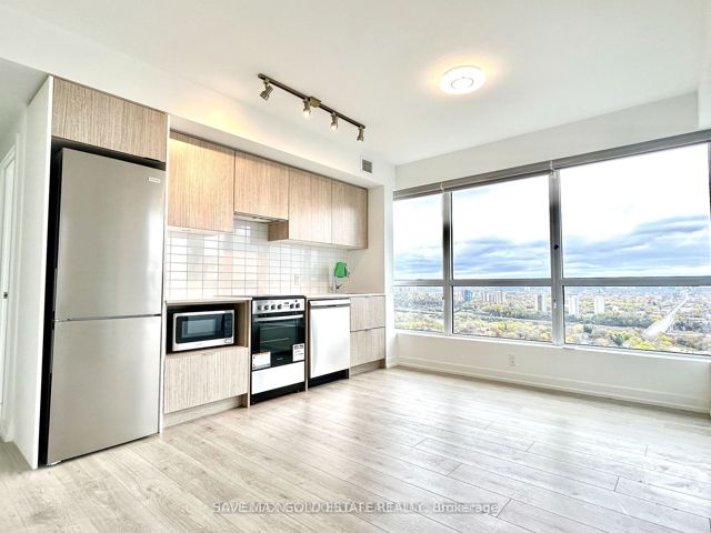 5210 - 395 Bloor St E