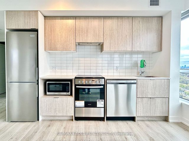 5210 - 395 Bloor St E