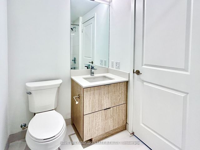 5210 - 395 Bloor St E