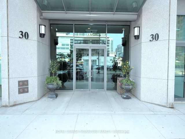 509 - 30 Grand Trunk Cres