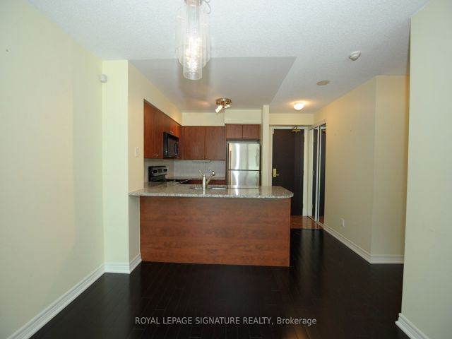 509 - 30 Grand Trunk Cres
