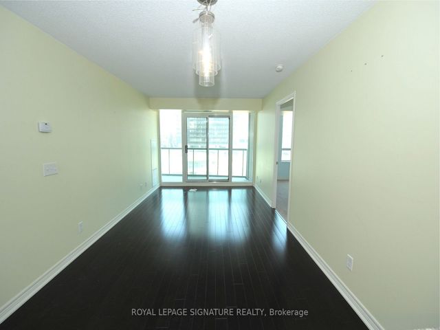 509 - 30 Grand Trunk Cres