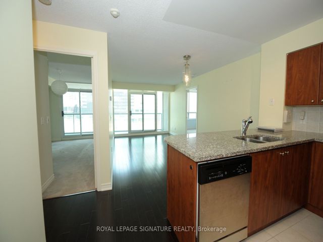 509 - 30 Grand Trunk Cres