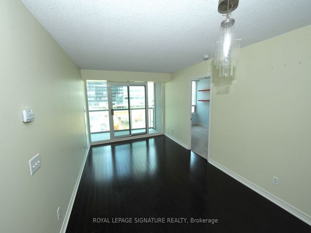 509 - 30 Grand Trunk Cres