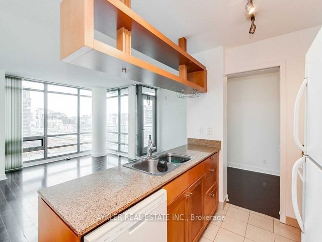 1608 - 81 Navy Wharf Crt