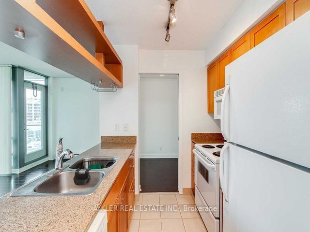 1608 - 81 Navy Wharf Crt