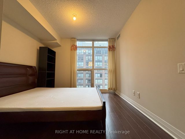 1501 - 21 Carlton St