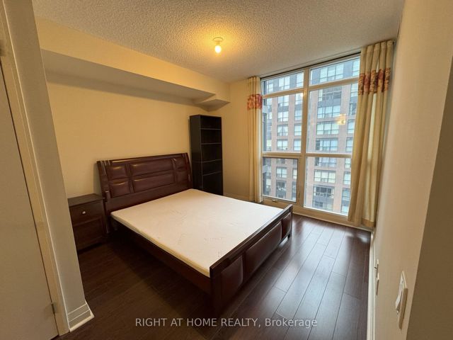 1501 - 21 Carlton St