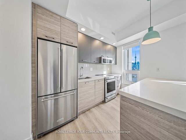 402 - 484 Spadina Ave