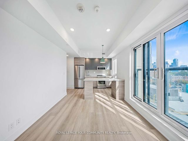 402 - 484 Spadina Ave