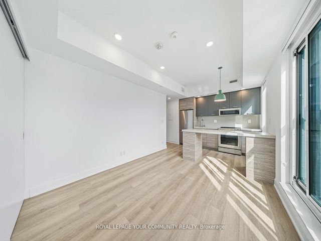 402 - 484 Spadina Ave