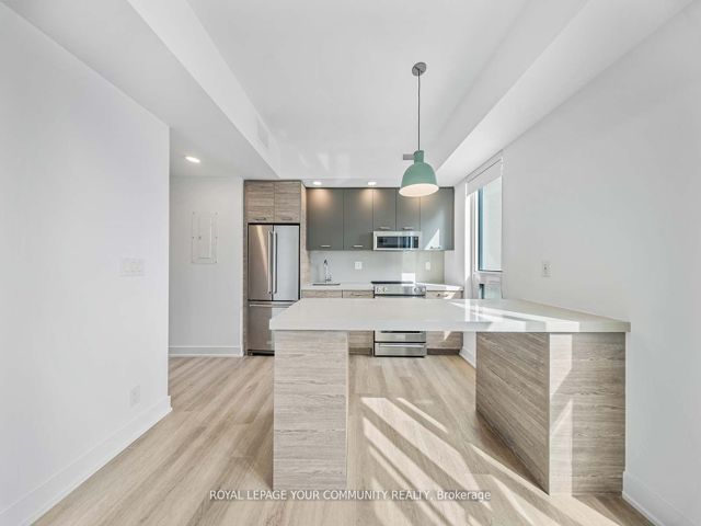 402 - 484 Spadina Ave