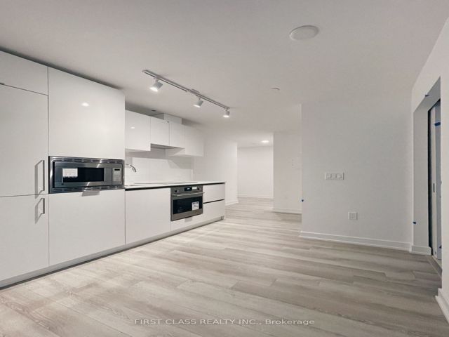 2512 - 230 Simcoe St