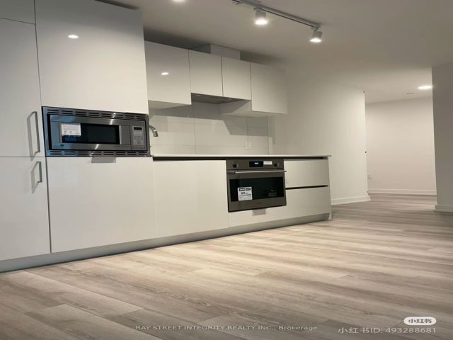 2612 - 234 Simcoe St