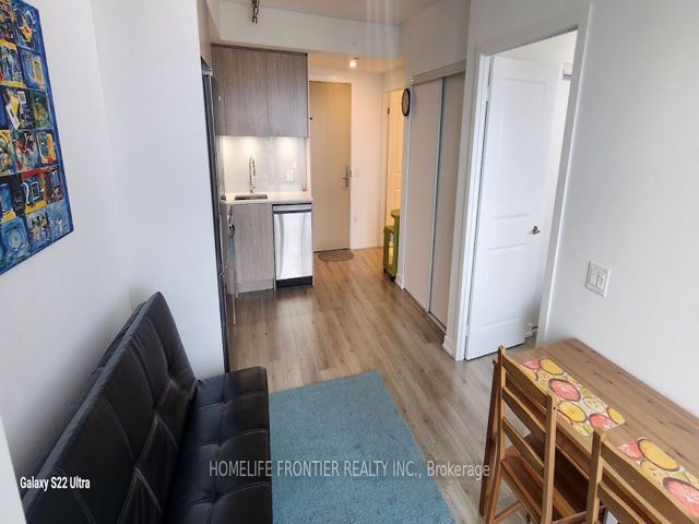 4209 - 39 Bloor Ave E