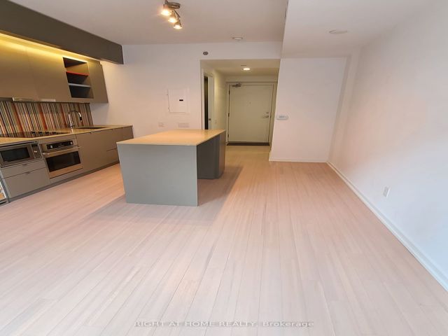 708 - 101 Peter St