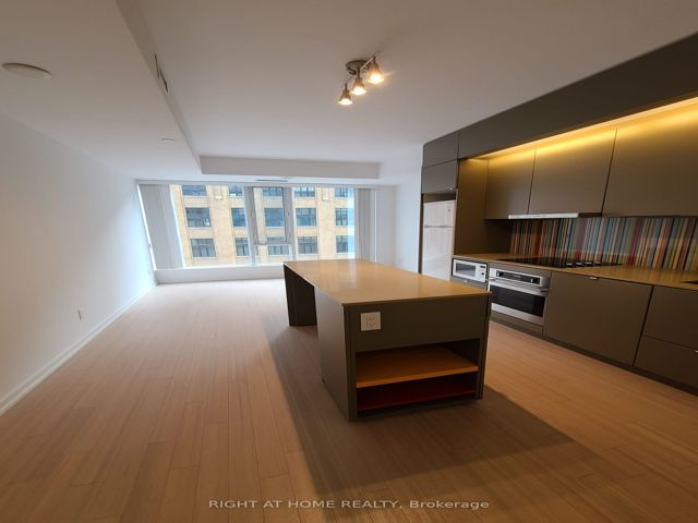 708 - 101 Peter St