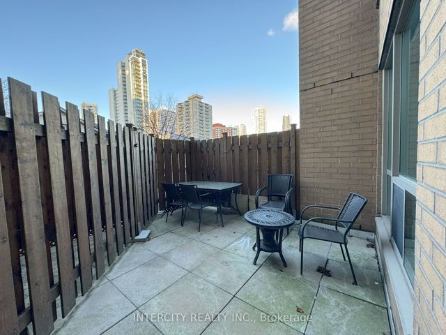 201 - 70 Alexander St