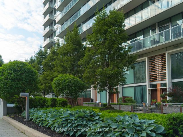 830 - 39 Queens Quay E