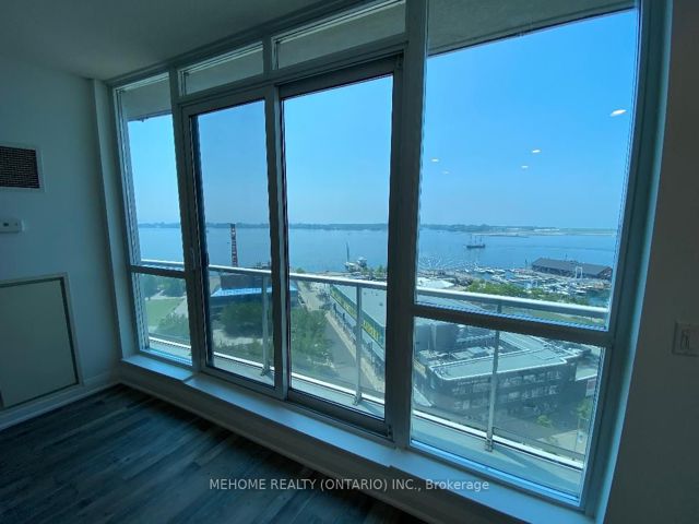 1409 - 218 Queens Quay W