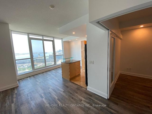 1409 - 218 Queens Quay W