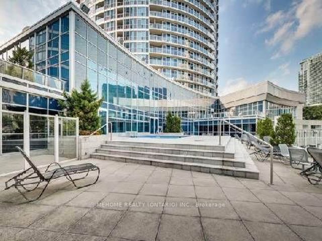 1409 - 218 Queens Quay W