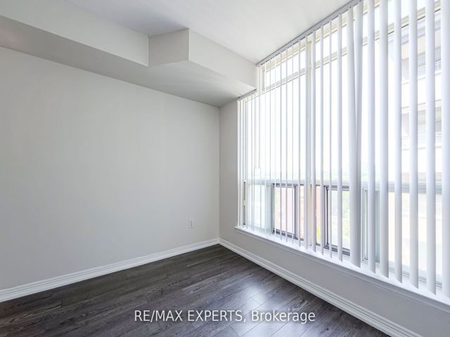 1006 - 942 Yonge St