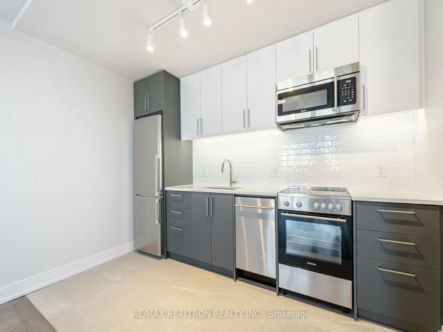 809 - 2525 Bathurst St