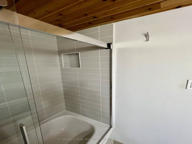 116 - 30 Fashion Roseway