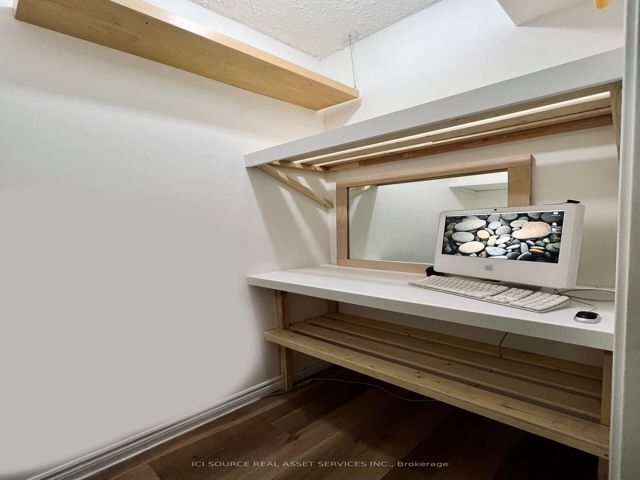 116 - 30 Fashion Roseway