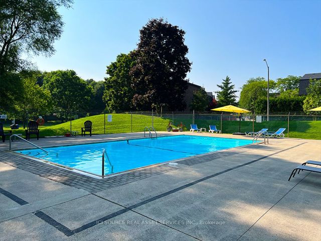 116 - 30 Fashion Roseway