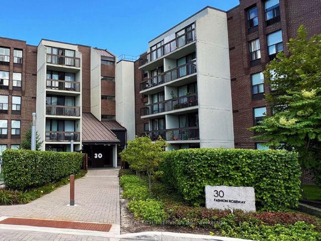 116 - 30 Fashion Roseway