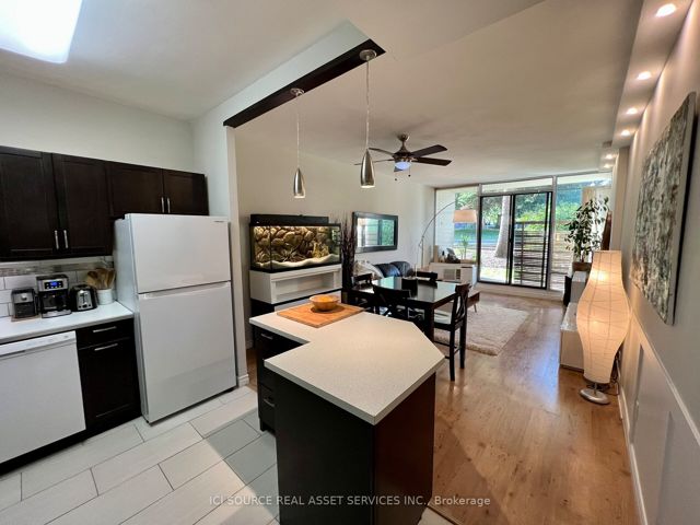 116 - 30 Fashion Roseway