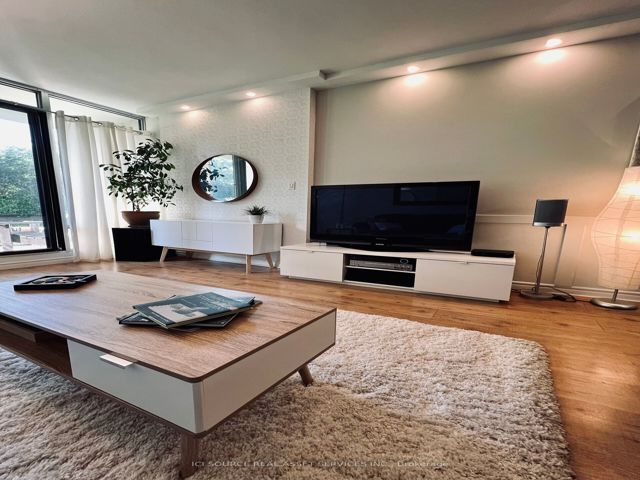 116 - 30 Fashion Roseway