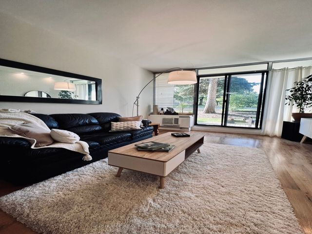 116 - 30 Fashion Roseway