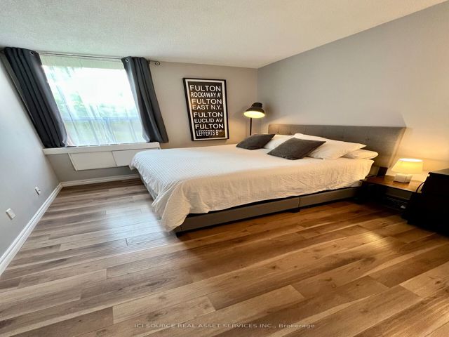 116 - 30 Fashion Roseway