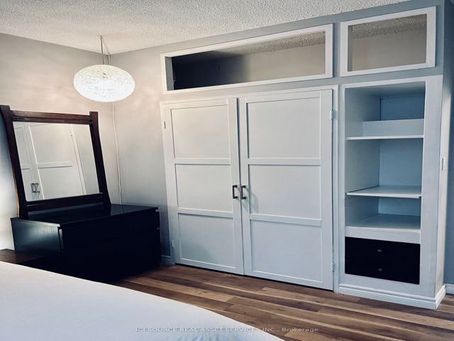 116 - 30 Fashion Roseway
