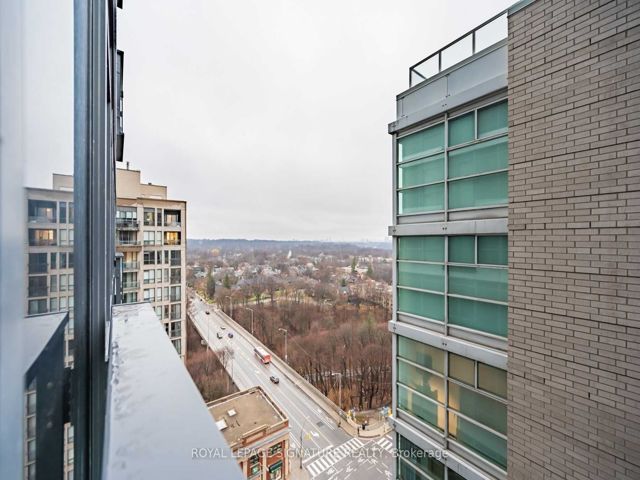 1210 - 395 Bloor St E