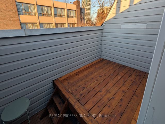 14 - 217 St George St