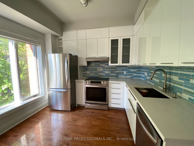 14 - 217 St George St