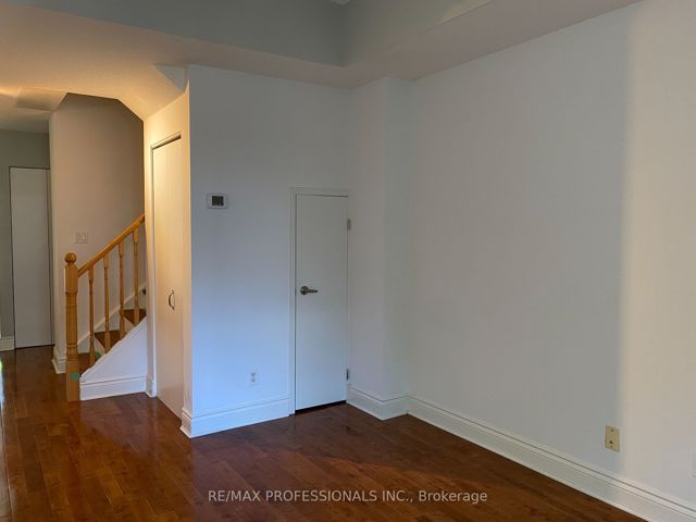 14 - 217 St George St