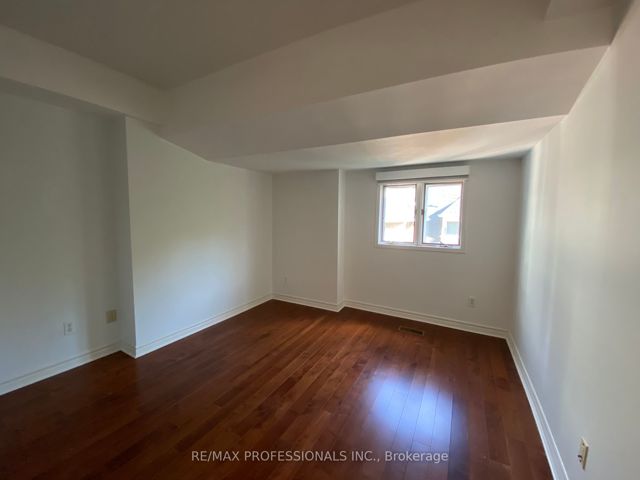 14 - 217 St George St