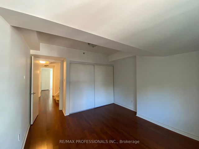 14 - 217 St George St