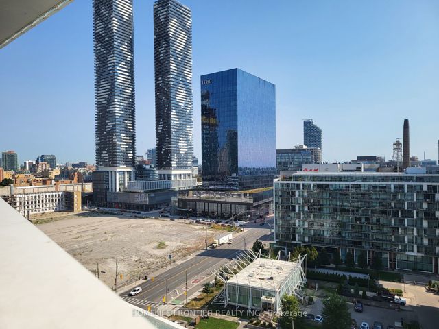 1302 - 15 Queens Quay E