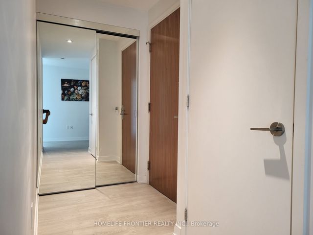 1302 - 15 Queens Quay E