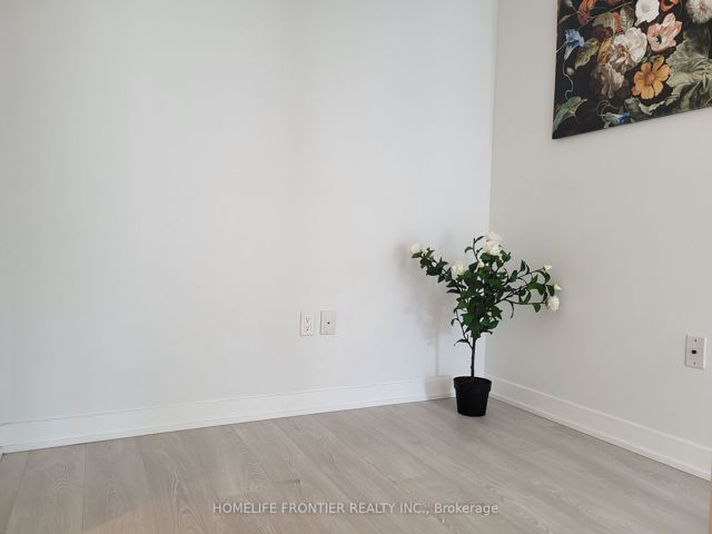 1302 - 15 Queens Quay E