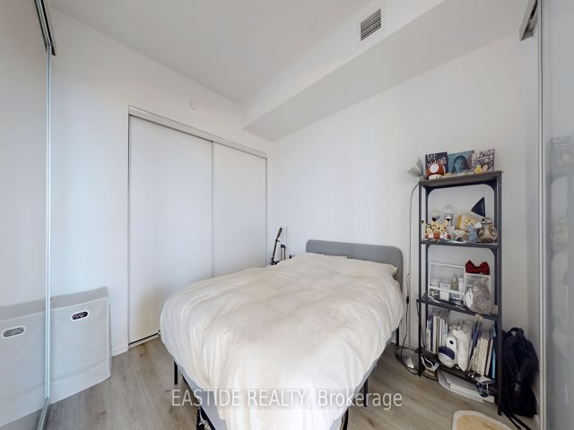 4206 - 395 Bloor St E