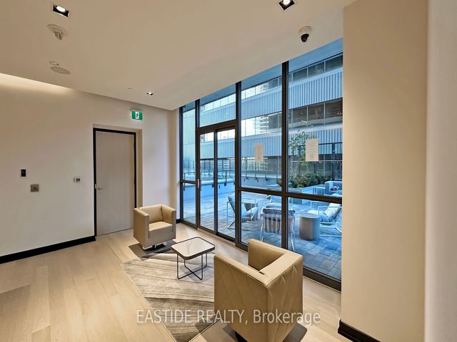 4206 - 395 Bloor St E