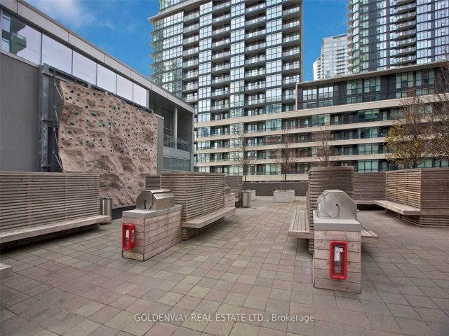 721 - 4K Spadina Ave