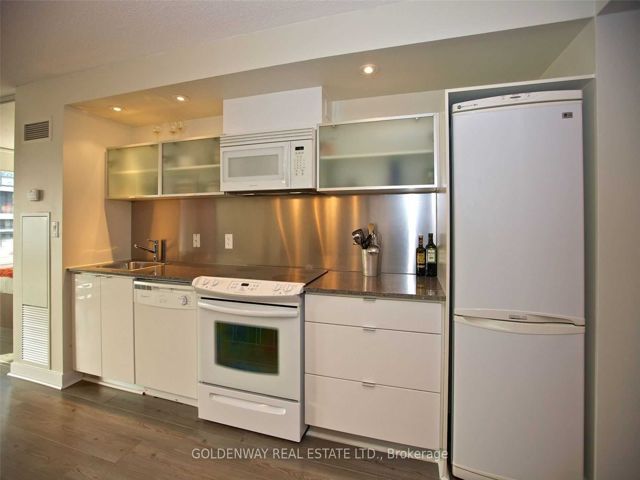 721 - 4K Spadina Ave